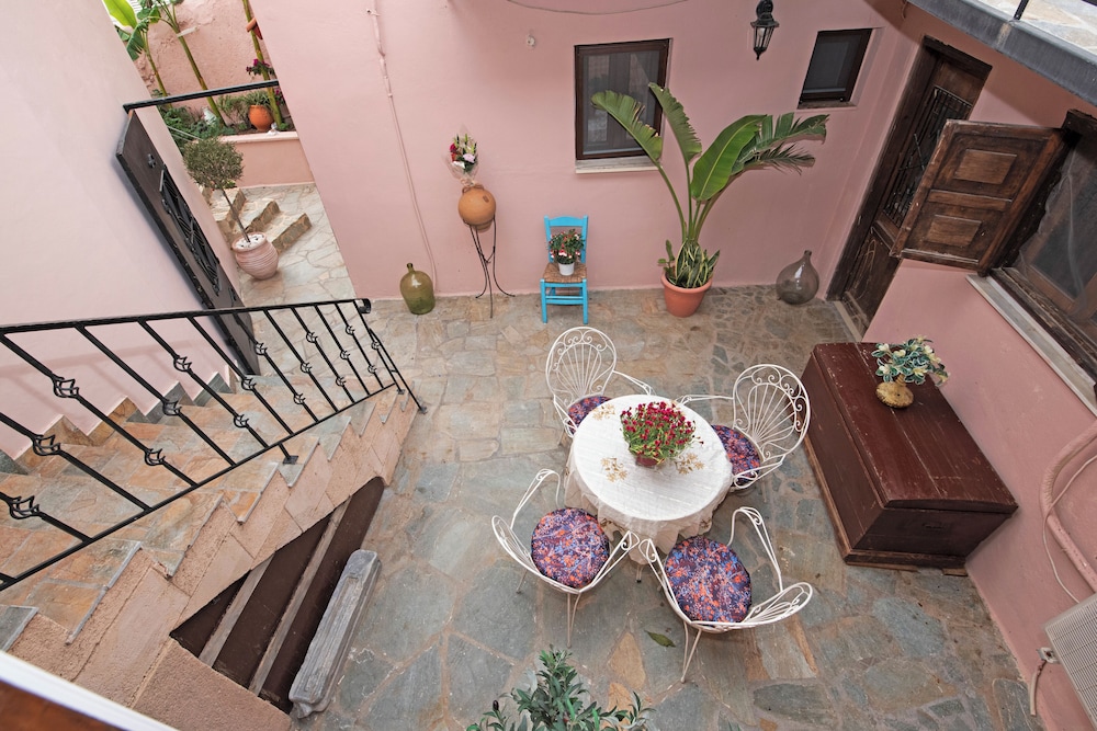 Arionos Rooms