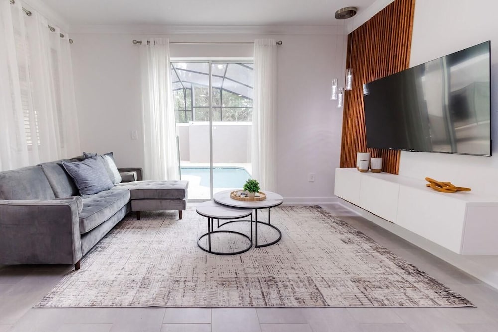 2489 RT - Ultimate Townhome Oasis With Pool