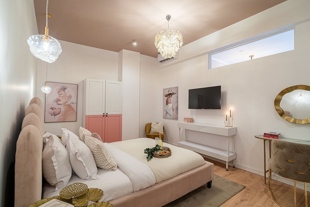 Stunning 2BR With Balcony on Piata Universitatii
