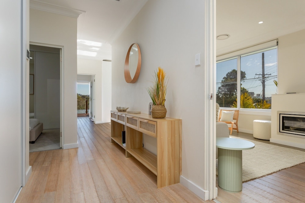 Idyllic 4-bed Home With Alfresco Area Near Beach