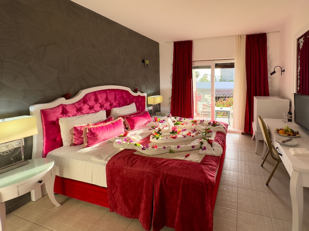 Tiana Beach Tatil Köyü - Her Şey Dahil - Image 45