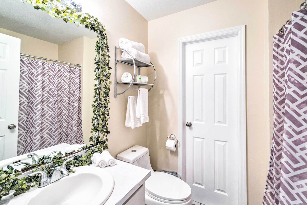 North Port Garden Home: Florida Room, Lanai!