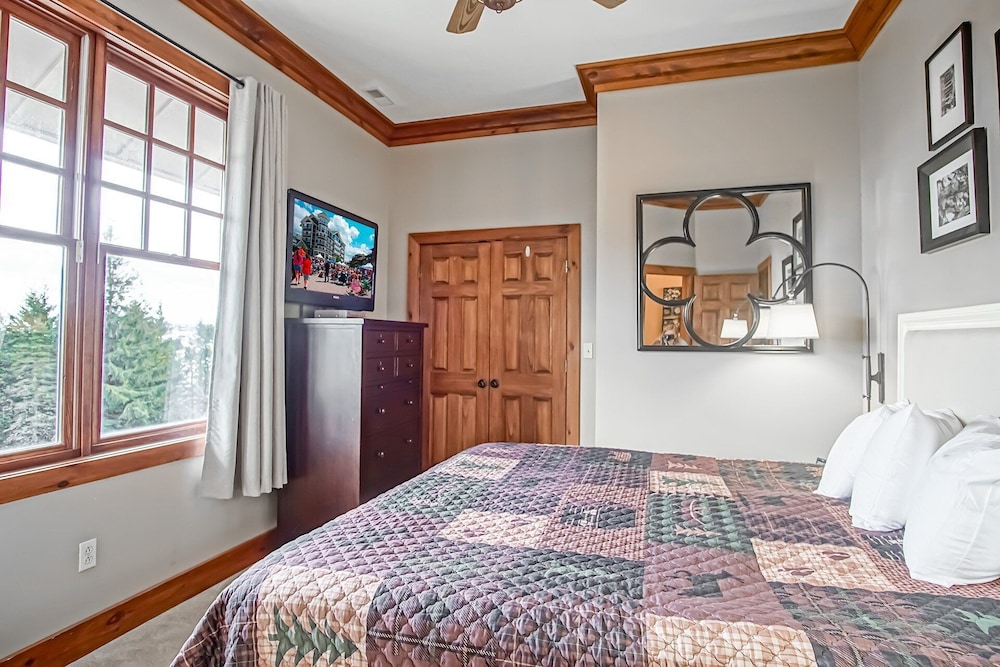 Shays Landing #6: 4 Bedrooms, 4.5 Bath: Pvt Hot Tub, Slope Side