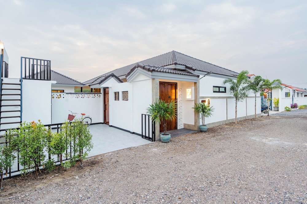 Full moon Bay hua hin Cha-am
