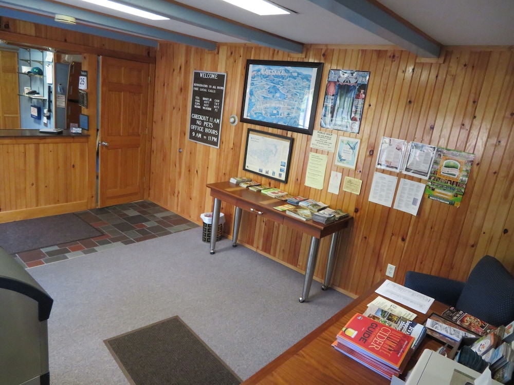 Red Ranch Motel