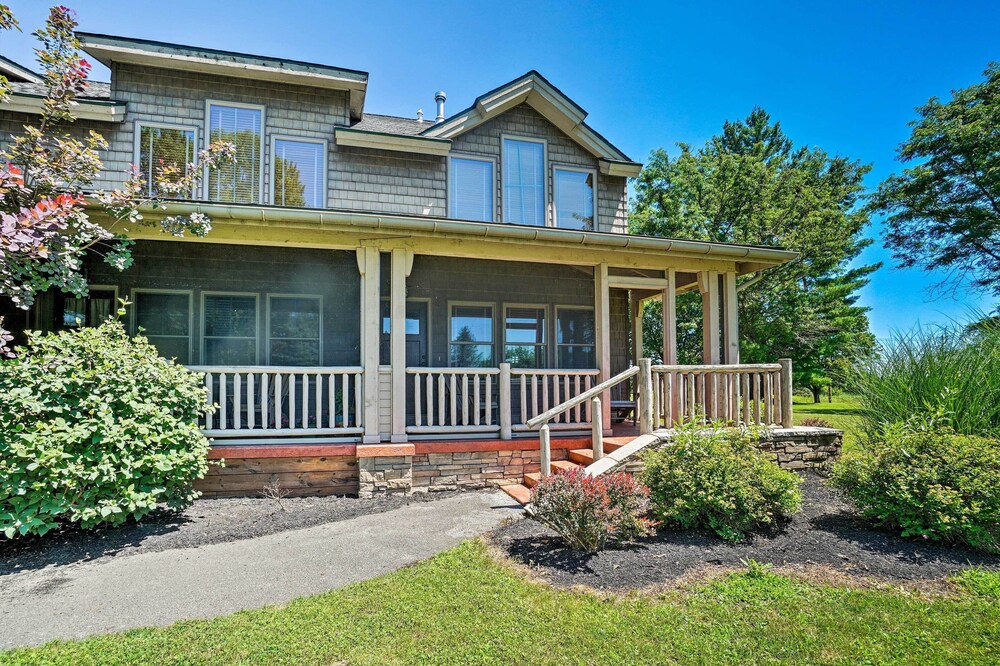 Meadville Vacations - Conneaut Lake Home With Yard, 1/2 Mi to Beach/park - Property Image 1