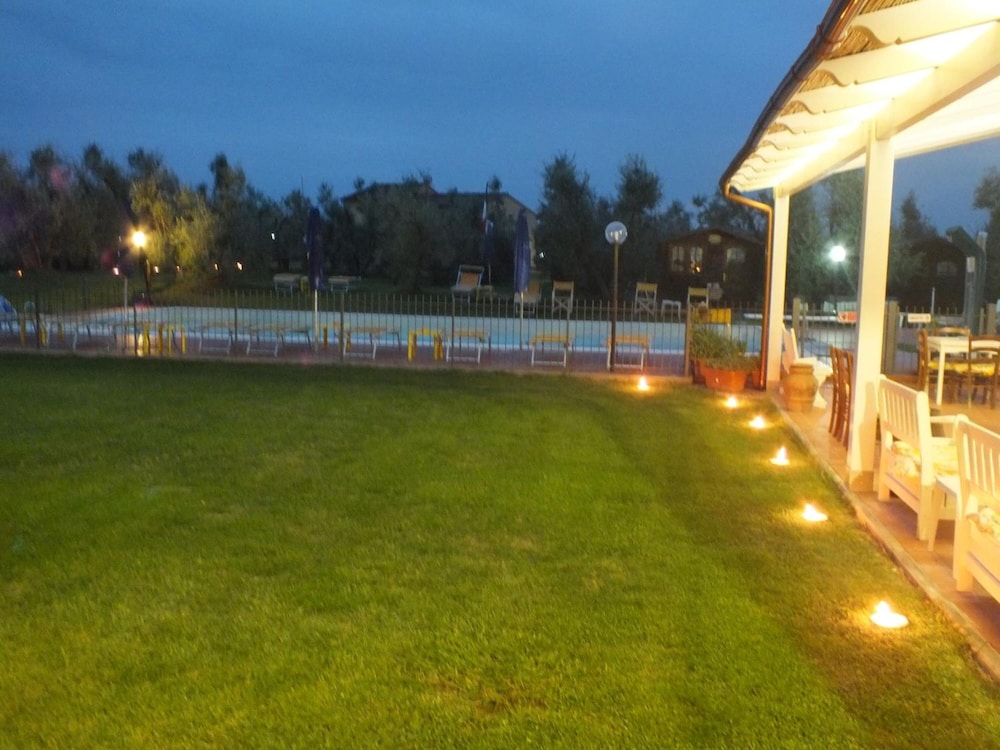 Photo 19