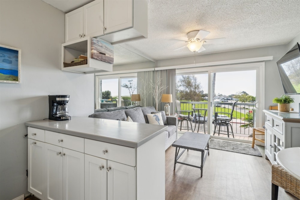 Beautiful 1 Bed Beach Balcony Condo #207 1 Bedroom Condo by Sunset Shores Condominiums