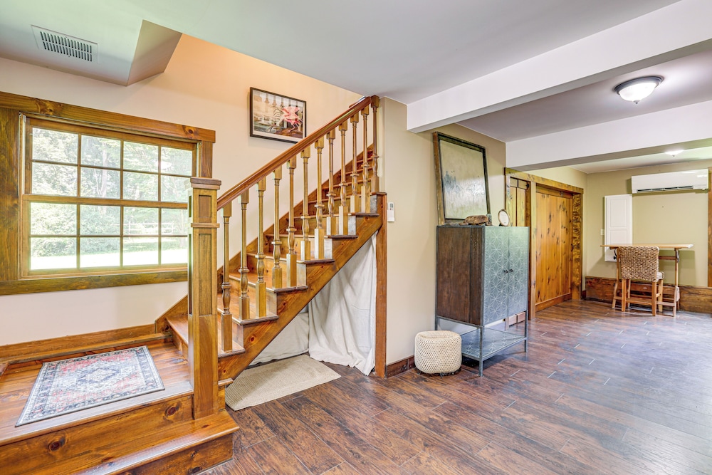Walk to River: Couples Retreat in Kintnersville!