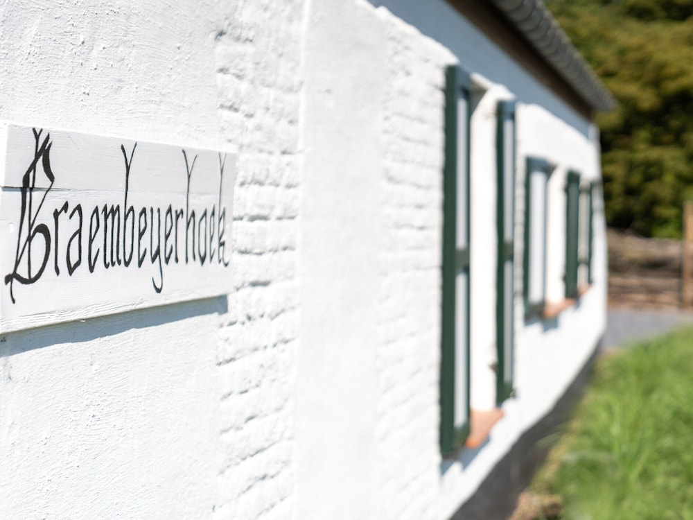 Heritage House 2 km From the Beach in Lissewege