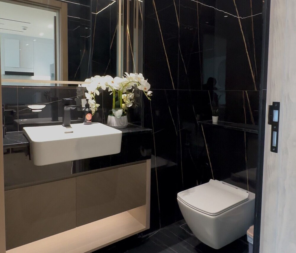 Easygo- Stylish 1bdr Binghatti Corner