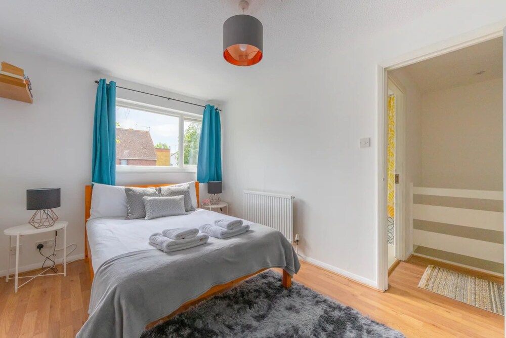 Bright 3 Bedroom House With Terrace, 16 Mins to Big Ben