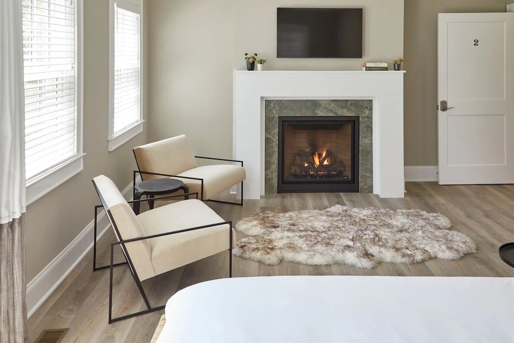 The Kent Collection - The Firefly Inn