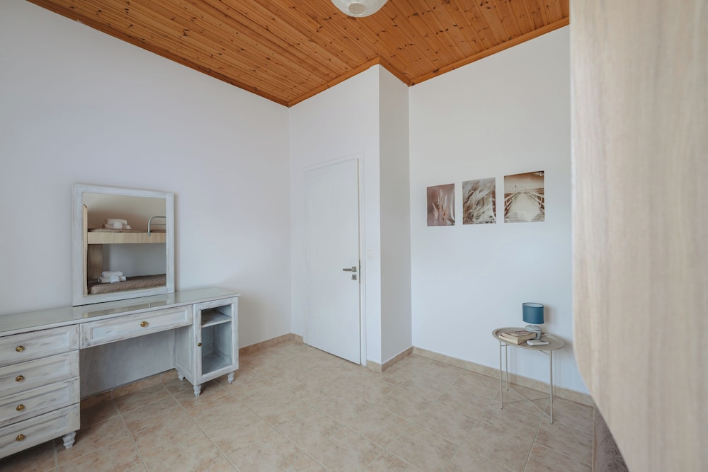 To Pournari Beachside Garden House
