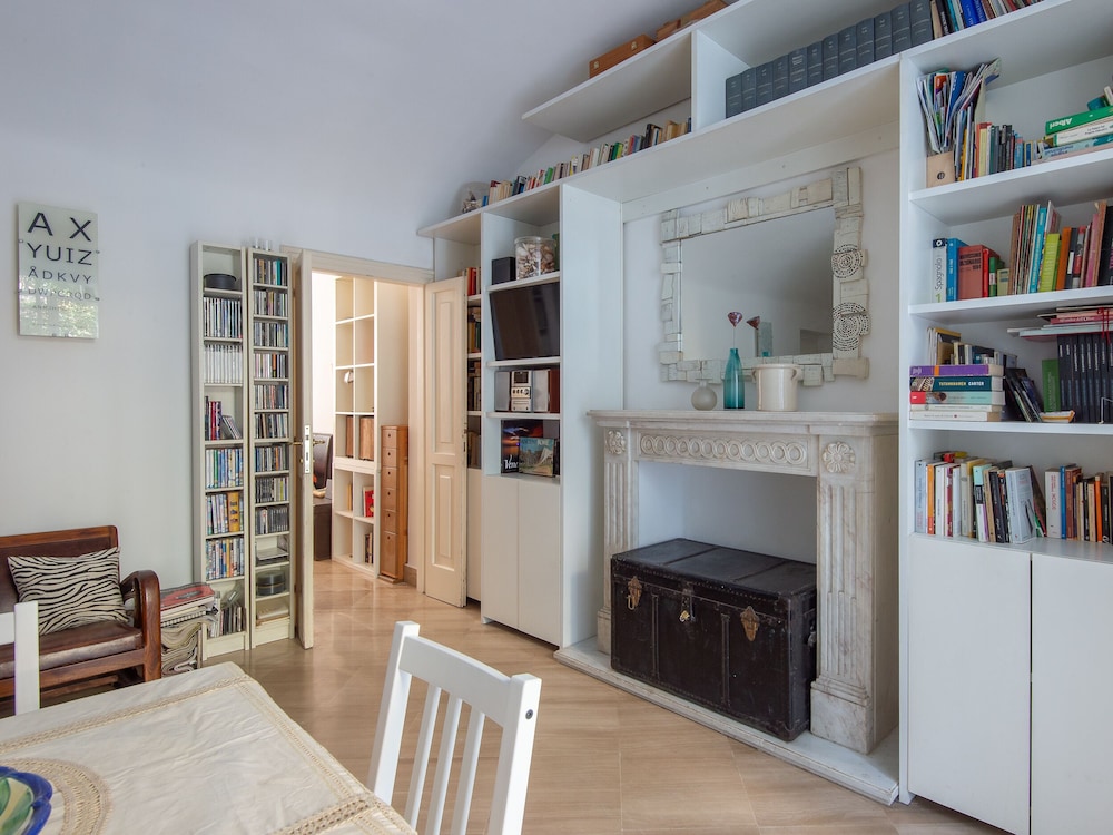 Esquilno Garden Apartment