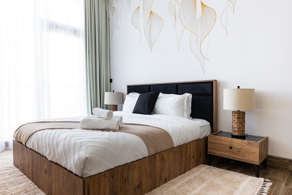 GLOBALSTAY. J One Tower Apartments