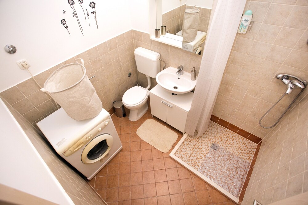 Photo 32
