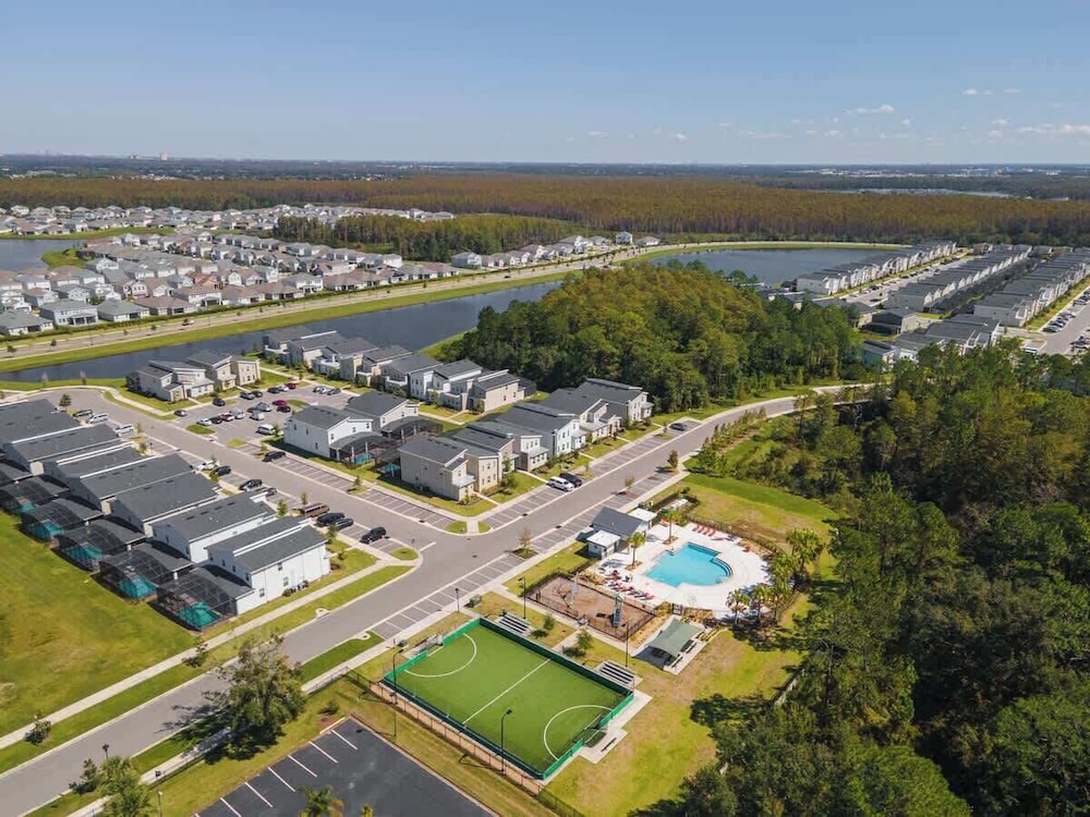 Sophisticated 6BR at Storey Lake
