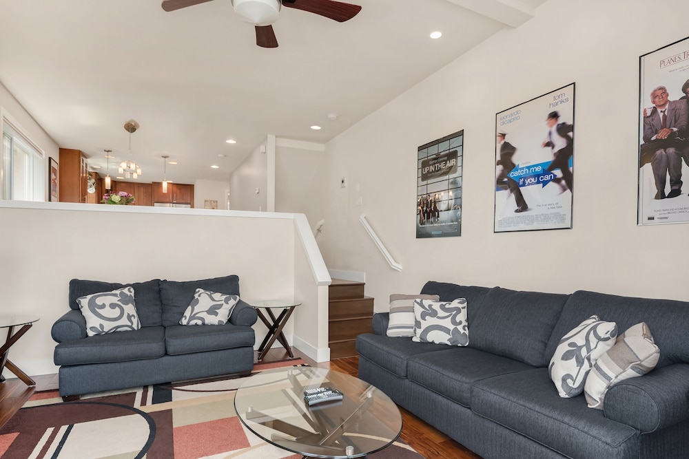 Seattle Vacation Home: The Aerodrome