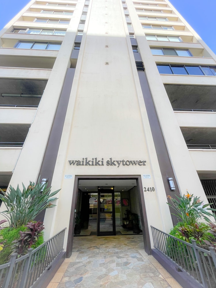 Chic Waikiki Skytower Apartment 1 Bedroom Condo by RedAwning view 3