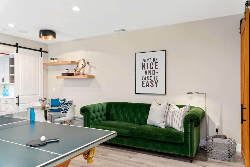 Luxury Retreat Home w Hot Tub - Property Image 6