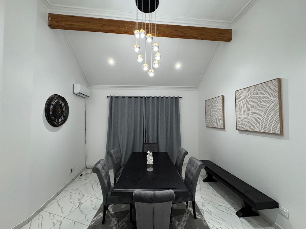 Bryanston Luxury Secure 4BR Haven