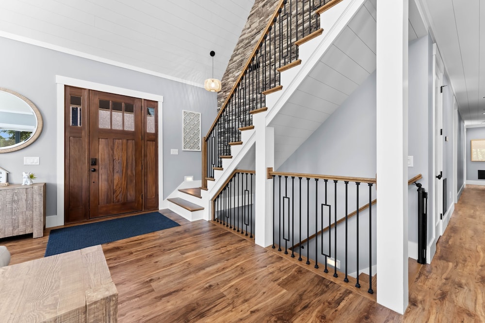 Blue Heron by Avantstay Lakefront Dock Pool Theater Sleeps 22