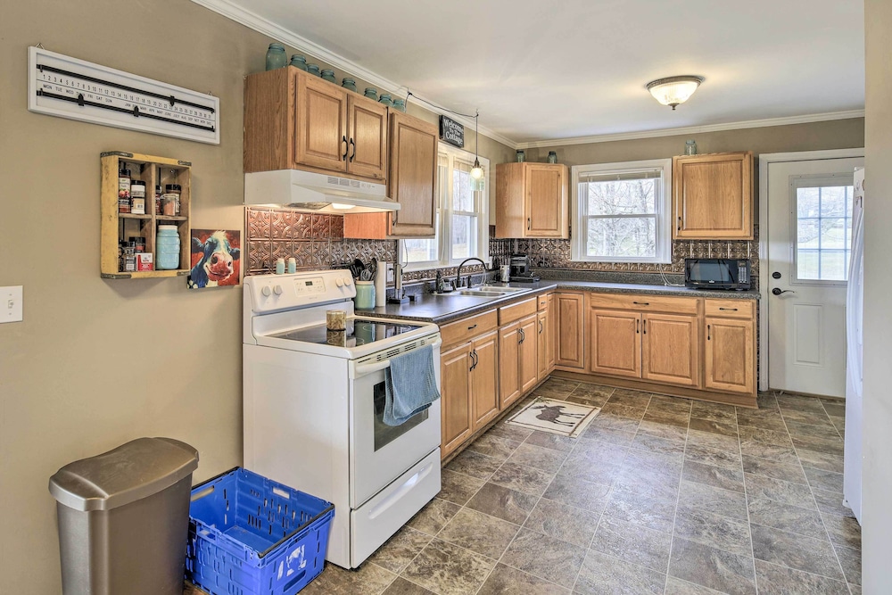 Beautiful Views & Gas Grill: Sparta Getaway! view 4