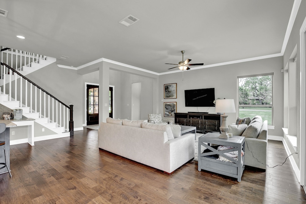 Stunning Luxury Home on Lake Lbj! - Property Image 39