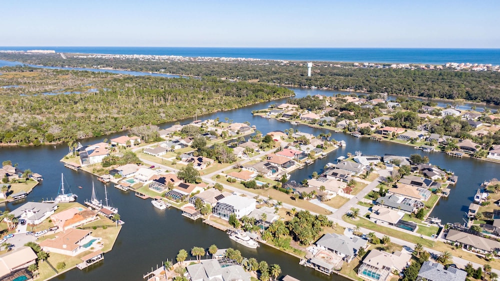 Canal Front Oasis With Pool in Palm Coast