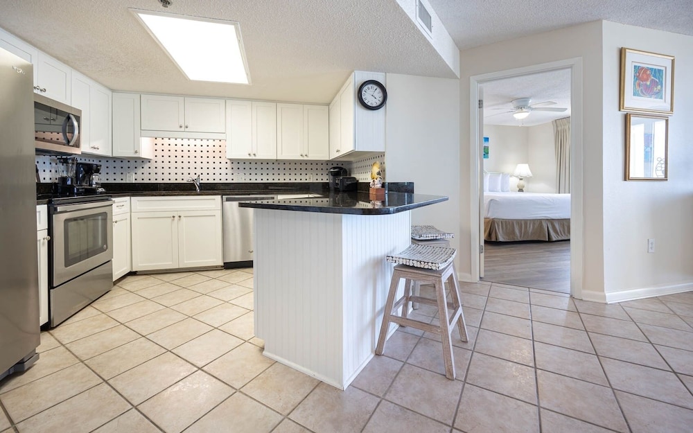 Phoenix Vi 6908 3 Bedroom Condo