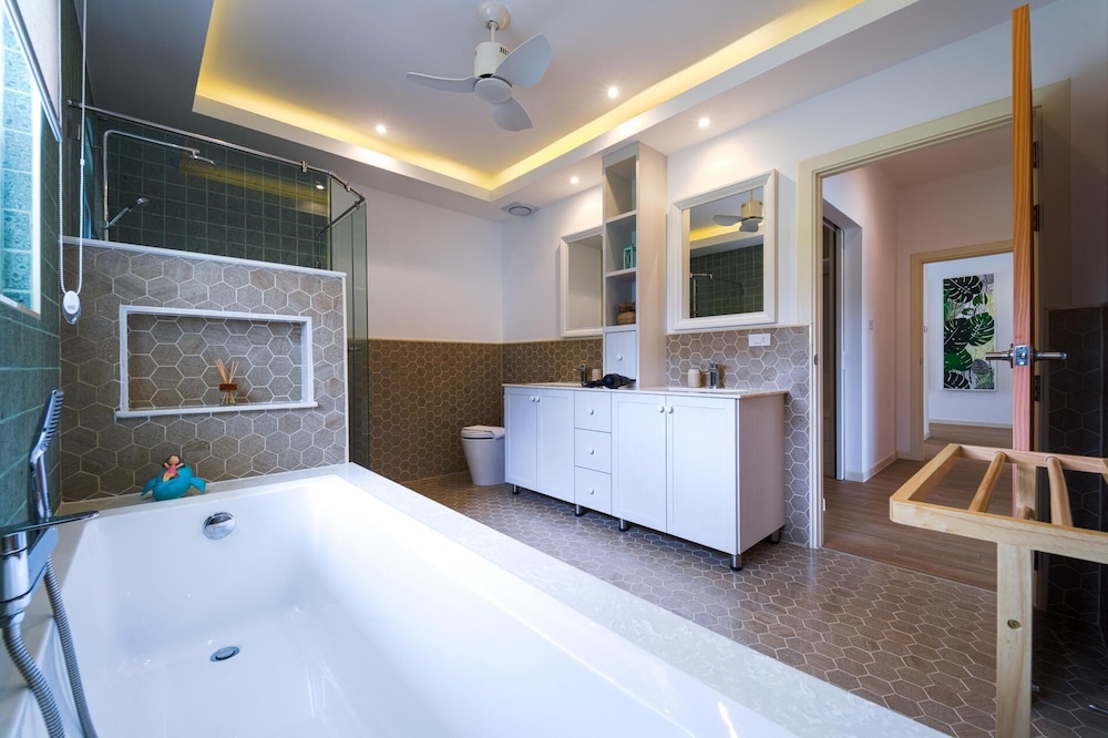 TropicalFamilyVilla w Pool&Garden ML103