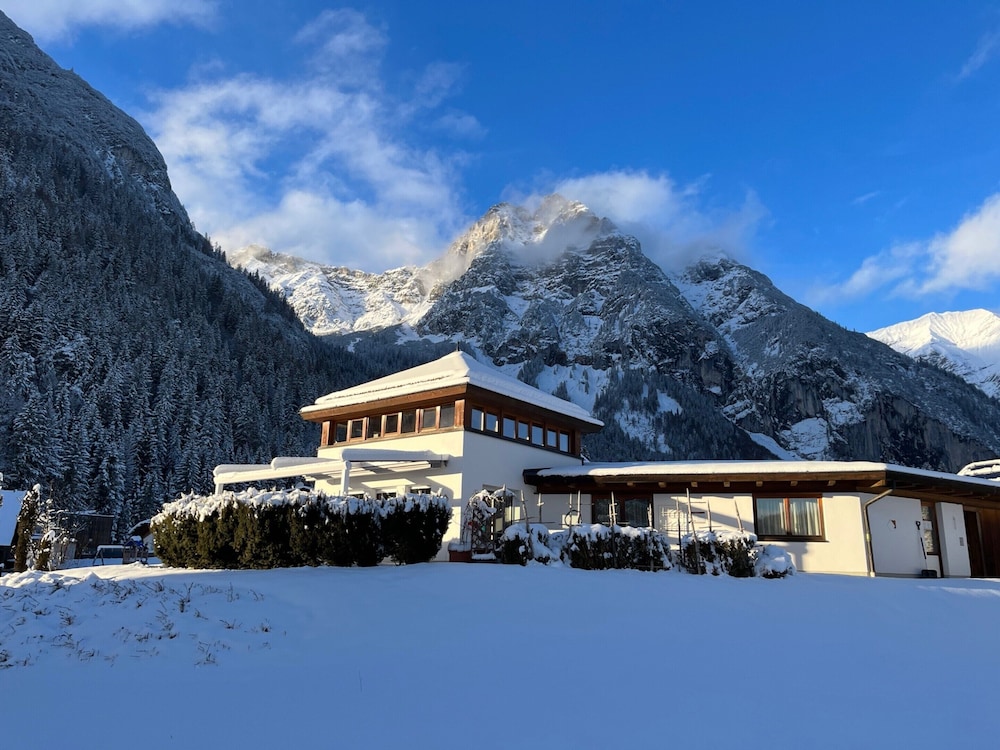 Chalet Leutasch With Ski Trail & Mountain Views
