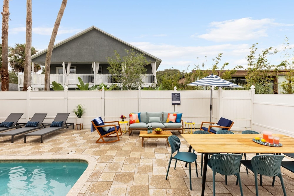 Vilano Villa Near Beach w Saltwater Pool Spa Game Room Built-in Grill