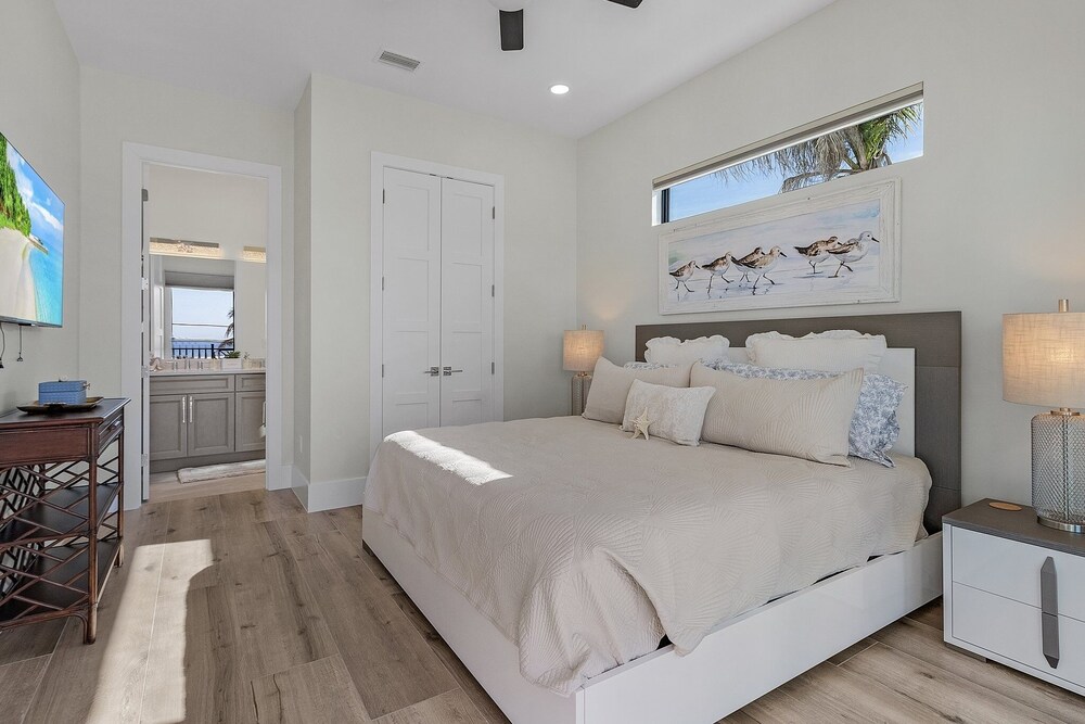 749 Paradise Pointe New Luxury Build 7 Bedroom Home