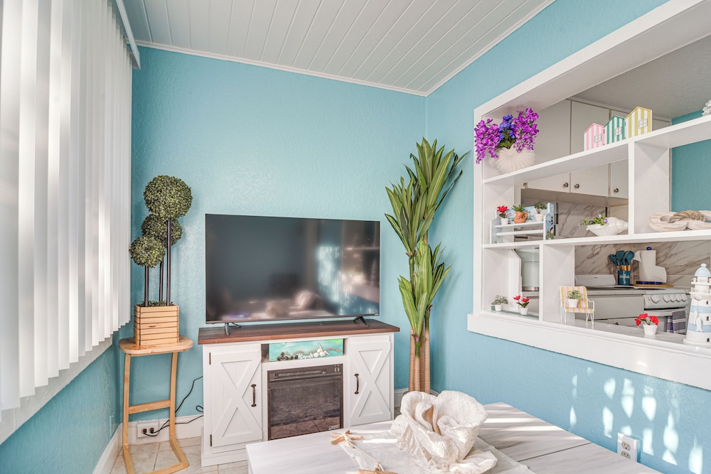 7 Mi to Dtwn: Cozy Studio in St Pete Beach!