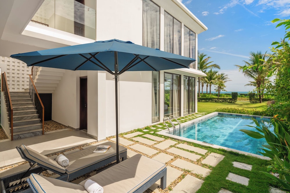 Aqua Vista Hoi An Beachfront Villas