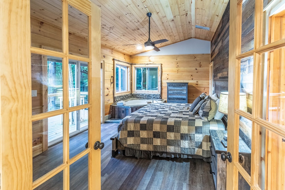 Stunning 2BR Cabin with Mountain Views view 2