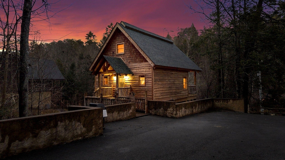 Knock On Wood 1 Bedroom Cabin