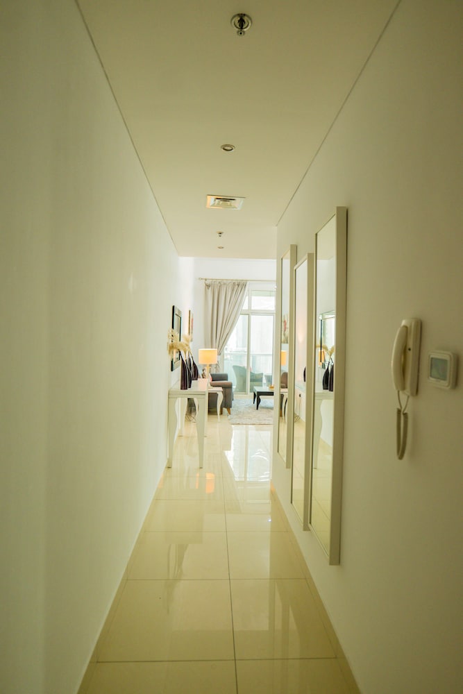 Venduras Elegant 1BR Dubai Marina