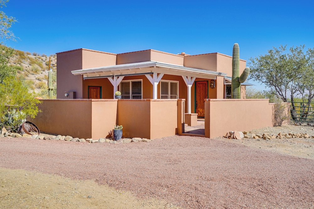 1 Mi to Saguaro NP: Charming Tucson Casita