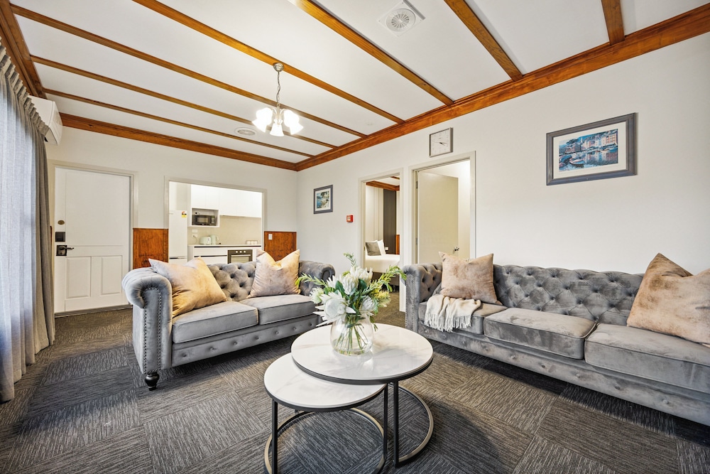Aroha Motel