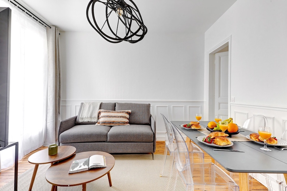Chic 1BR by Eiffel Tower & Champ de Mars