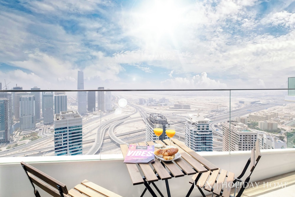LUX  The Dubai Marina Skyline Suite
