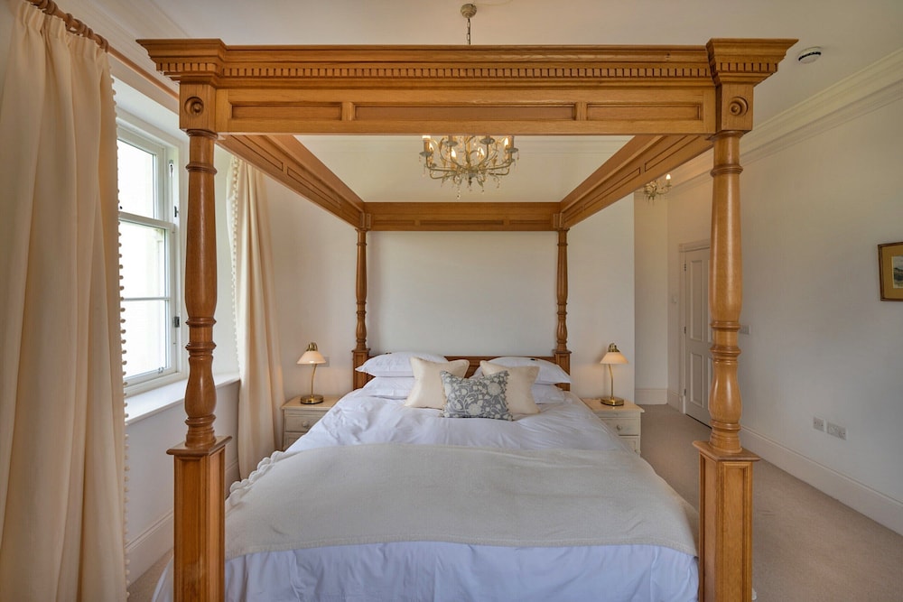 Self-catering Retreat With Pool, hot tub
