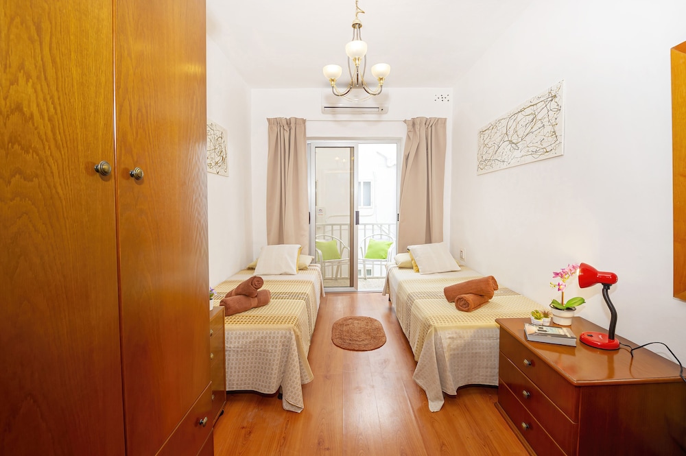Spinola Bay Apartment by Getaways Malta photo 4