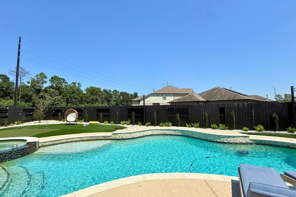 Humble Luxury Retreat With Private Pool Sauna