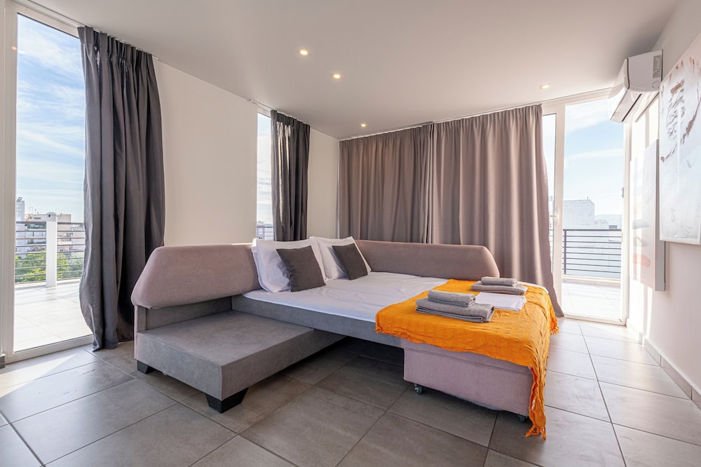 Acropolis Magical View Suite, Metro Kerameikos