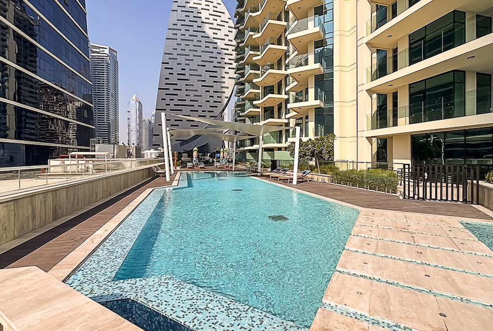 Modern Luxury 1BR Apt with Canal Panorama