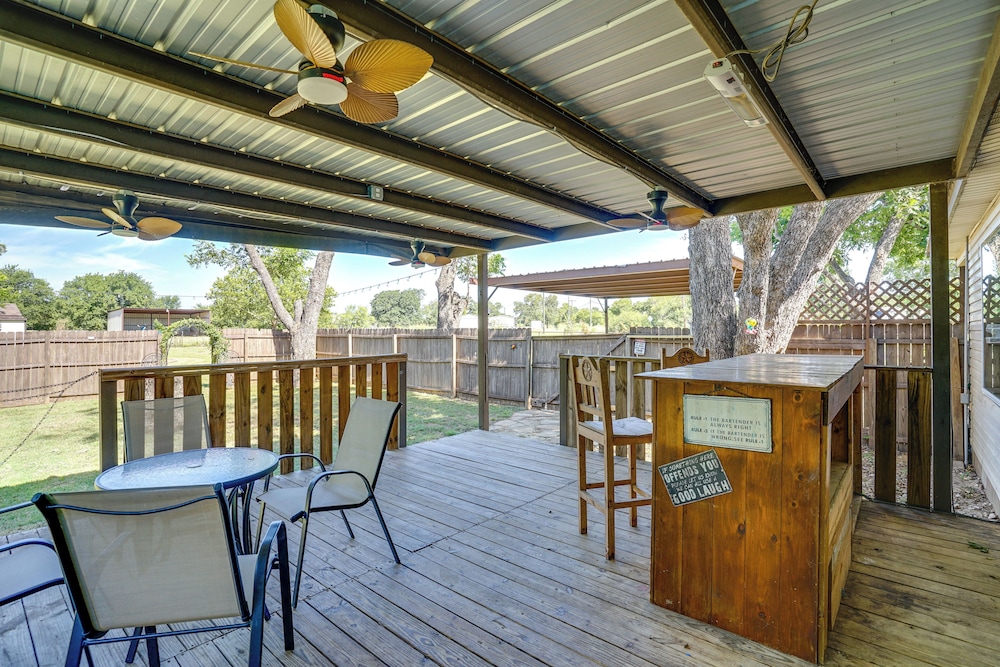 Peace, Space & Starry Nights: Ranch Home in Azle